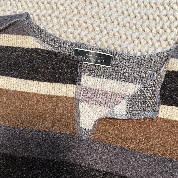 BLUE BLUSH TOP - Picture 3 of 3